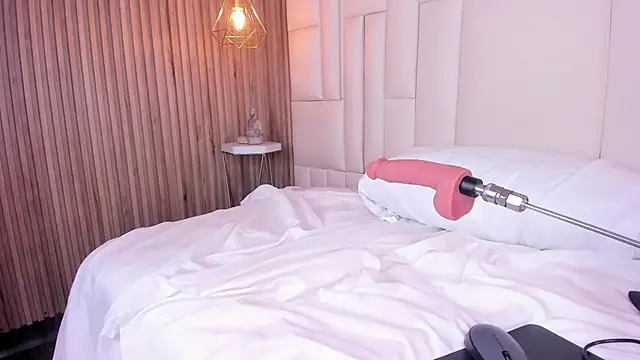 LovelyEyesx online show from April 2026 07:58:02 PM