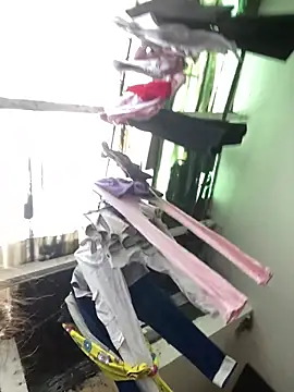 juliana-mancini online show from November 2025 05:01:02 PM