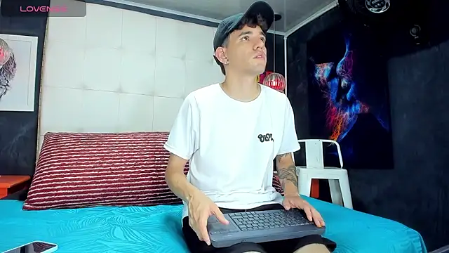 Matteo12  online show from September 2025 04:12:01 AM