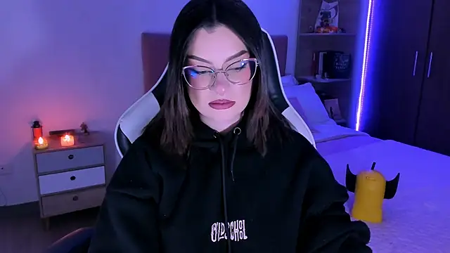 OphelianaRose33 online show from November 2025 10:32:02 PM