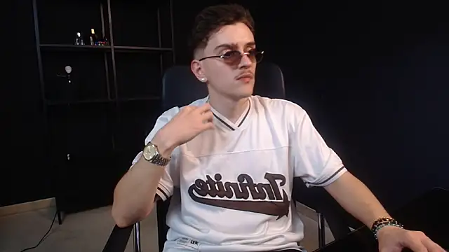 FelixStarkk online show from June 2026 04:32:01 PM