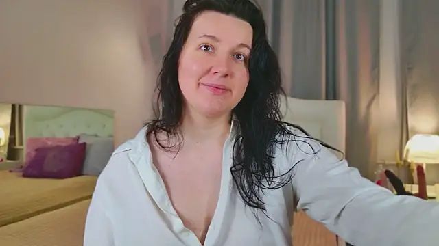 love me  tonight  online show from October 2025 10:04:02 PM