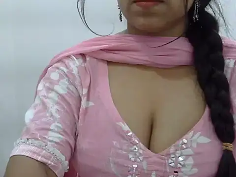 Snapshot of LIYO_ chatting on June 2026 06:03:01 AM LIYO online show from June 2026 06:03:01 AM