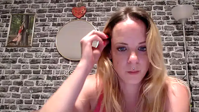 Snapshot of SexyMilf_37 chatting on May 2026 08:06:01 PM SexyMilf 37 online show from May 2026 08:06:01 PM
