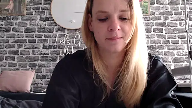 Snapshot of SexyMilf_37 chatting on June 2026 11:12:02 AM SexyMilf 37 online show from June 2026 11:12:02 AM