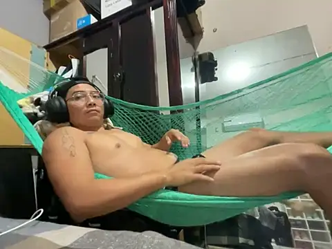 Snapshot of AlejXndroKD chatting on September 2025 02:29:02 PM AlejXndroKD online show from September 2025 02:29:02 PM