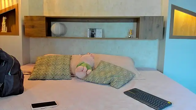 Emilly Beaumont online show from April 2026 12:22:01 PM