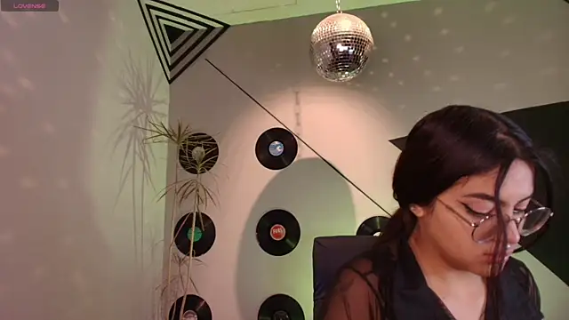 Lilith and Khloe online show from October 2025 11:22:01 AM