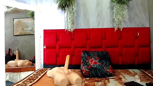 Snapshot of Leonora_Lujan chatting on November 2025 09:15:01 PM Leonora Lujan online show from November 2025 09:15:01 PM