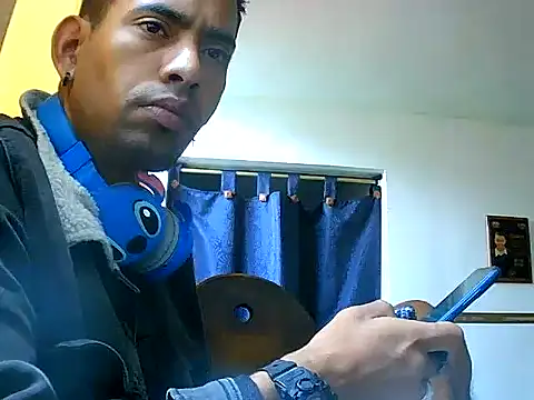 Negritohot2828 online show from April 2026 03:15:01 PM