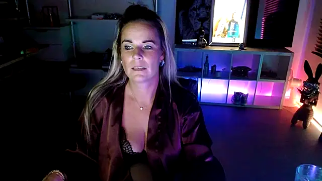 Mrs-Aurora online show from October 2025 08:42:01 PM