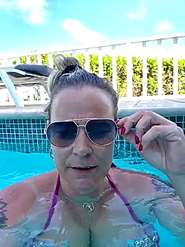 Mrs-Aurora online show from April 2026 07:37:02 PM