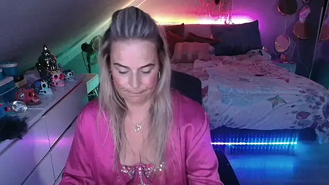 Mrs-Aurora online show from May 2026 07:01:02 PM