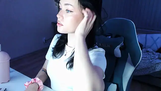 cutefrendlyuser online show from April 2026 06:46:01 PM