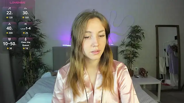 Luna G0ld online show from October 2025 11:04:02 PM