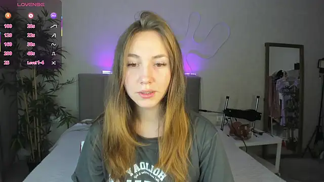 Luna G0ld online show from October 2025 10:43:02 PM