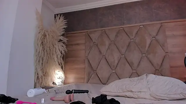 Snapshot of EimyAndMaxi chatting on June 2026 03:25:01 AM EimyAndMaxi online show from June 2026 03:25:01 AM