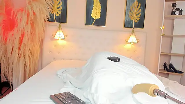 Cinnamon Star online show from March 2026 12:23:01 PM