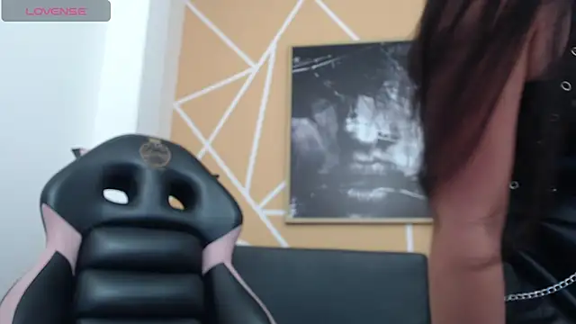 olivia russo  online show from October 2025 01:12:02 PM