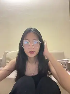 Lil-Gi online show from November 2025 03:55:01 PM