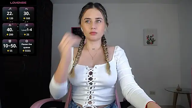 Snapshot of Veronika__Winslow_ chatting on September 2025 04:45:01 AM Veronika Winslow online show from September 2025 04:45:01 AM