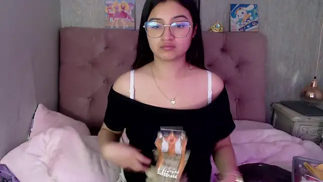 laurenelove online show from September 2025 04:38:02 AM