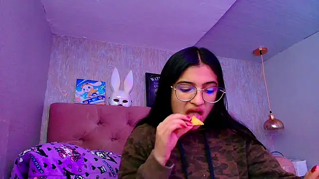 laurenelove online show from November 2025 01:04:02 AM