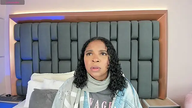 LisaMendez online show from October 2025 04:00:02 AM