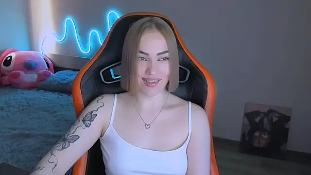 Snapshot of LaraKrein_lk chatting on May 2026 01:38:01 PM LaraKrein lk online show from May 2026 01:38:01 PM