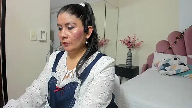 kiraGeiner online show from February 2026 06:51:02 PM