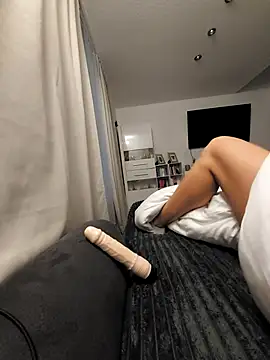 SexyJulia21 online show from April 2026 08:06:01 AM