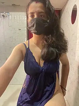 MONA 0213 online show from October 2025 06:19:01 PM