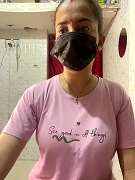 MONA 0213 online show from November 2025 05:15:01 PM