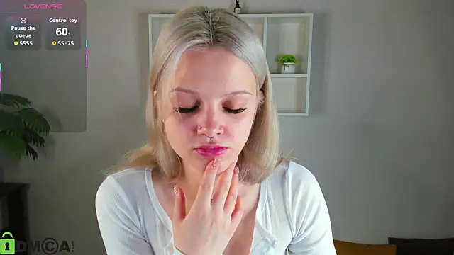 Snapshot of Allice_Cox chatting on October 2025 01:04:02 AM Allice Cox online show from October 2025 01:04:02 AM