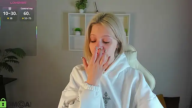 Snapshot of Allice_Cox chatting on October 2025 01:03:01 AM Allice Cox online show from October 2025 01:03:01 AM