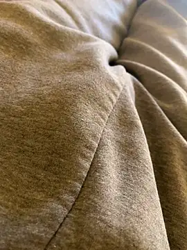 MuzzyFacing online show from November 2025 09:09:02 AM