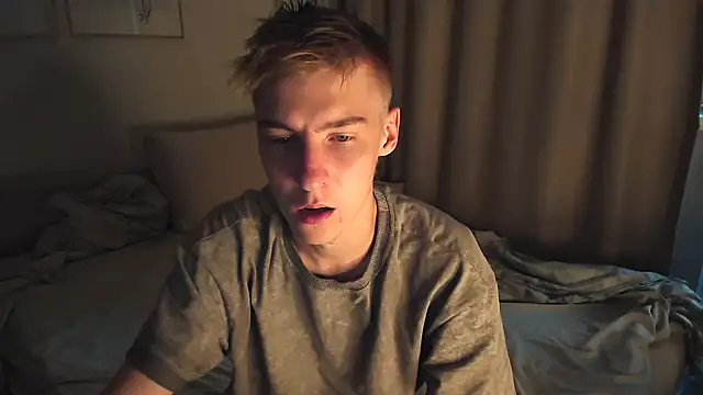 Snapshot of MrSexyCum4U chatting on September 2025 04:01:02 AM MrSexyCum4U online show from September 2025 04:01:02 AM