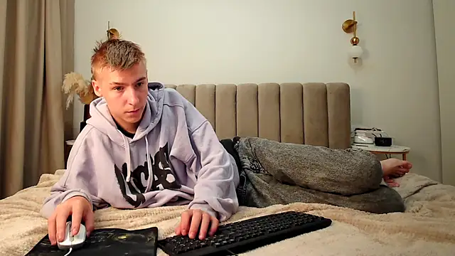 Snapshot of MrSexyCum4U chatting on September 2025 07:51:02 AM MrSexyCum4U online show from September 2025 07:51:02 AM