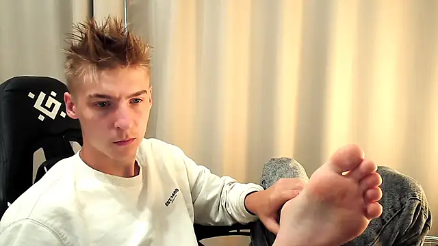 Snapshot of MrSexyCum4U chatting on September 2025 09:11:01 AM MrSexyCum4U online show from September 2025 09:11:01 AM