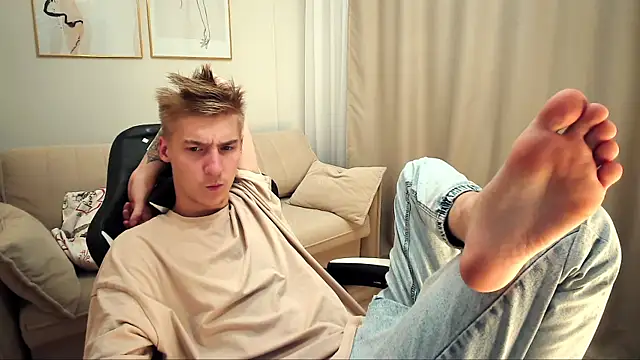 Snapshot of MrSexyCum4U chatting on September 2025 05:49:01 PM MrSexyCum4U online show from September 2025 05:49:01 PM