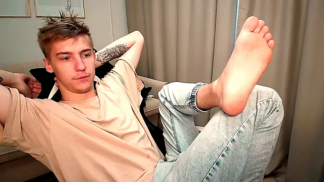 Snapshot of MrSexyCum4U chatting on October 2025 01:50:01 PM MrSexyCum4U online show from October 2025 01:50:01 PM