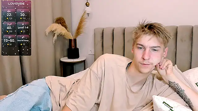 Snapshot of MrSexyCum4U chatting on October 2025 06:16:02 PM MrSexyCum4U online show from October 2025 06:16:02 PM