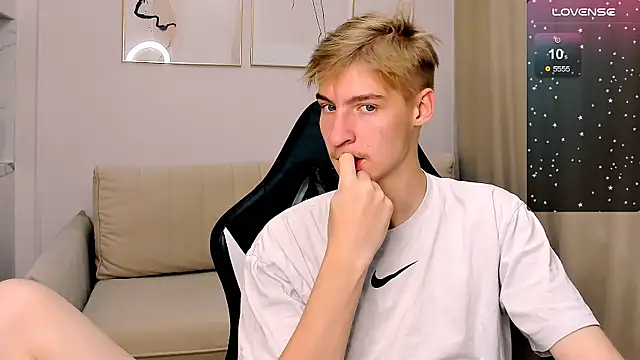 Snapshot of MrSexyCum4U chatting on November 2025 01:21:02 PM MrSexyCum4U online show from November 2025 01:21:02 PM