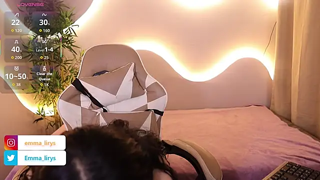 Emma and Issac online show from October 2025 04:34:01 AM