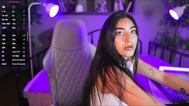 Emma and Issac online show from April 2026 10:12:01 PM