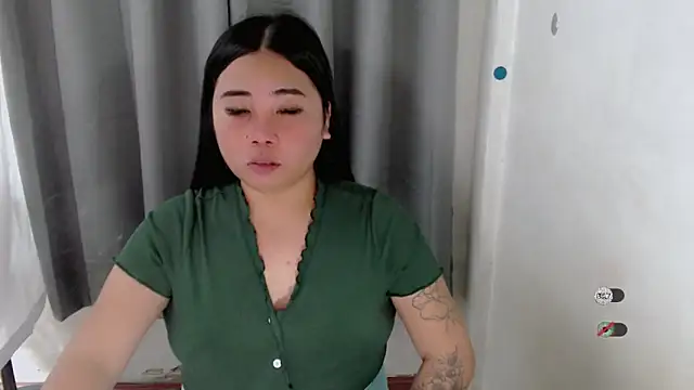 Yhana Slut online show from September 2025 02:08:02 PM