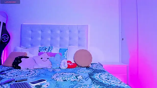 Snapshot of Baby_Steff chatting on October 2025 04:00:02 AM Baby Steff online show from October 2025 04:00:02 AM