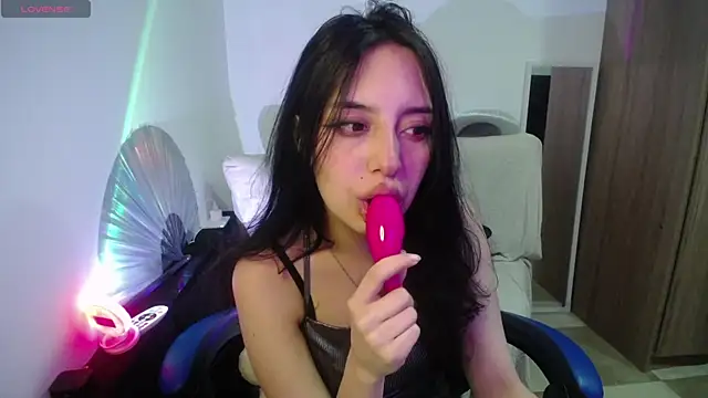 Snapshot of immisssilver chatting on November 2025 02:01:02 AM immisssilver online show from November 2025 02:01:02 AM