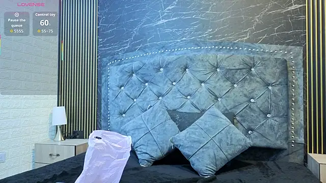 Snapshot of violett__golden chatting on September 2025 11:24:01 AM violett golden online show from September 2025 11:24:01 AM