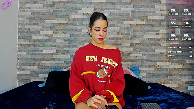 Snapshot of violett__golden chatting on October 2025 02:09:01 AM violett golden online show from October 2025 02:09:01 AM